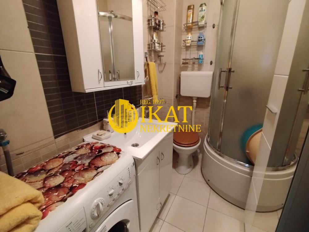 Stan na prodaju u Beogradu, Karaburma, trosoban, 71m2, cena 165000 evra