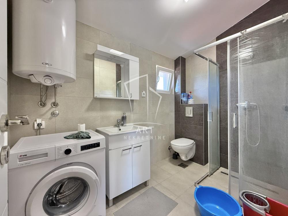Stan na prodaju u Beogradu, Mirijevo, trosoban, 54m2, cena 130000 evra