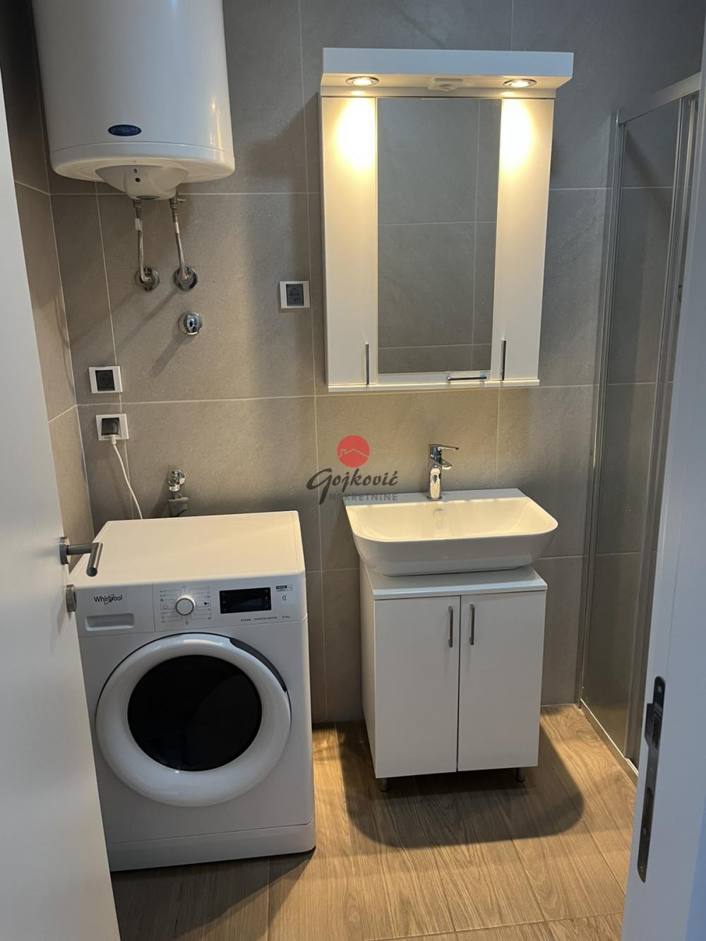 Stan na prodaju u Beogradu, Višnjička banja, dvosoban, 46m2, cena 136000 evra