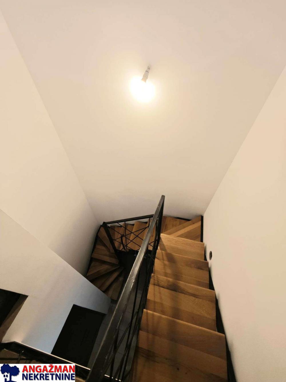 Stan na prodaju u Beogradu, Voždovac, trosoban, 75m2, cena 155000 evra