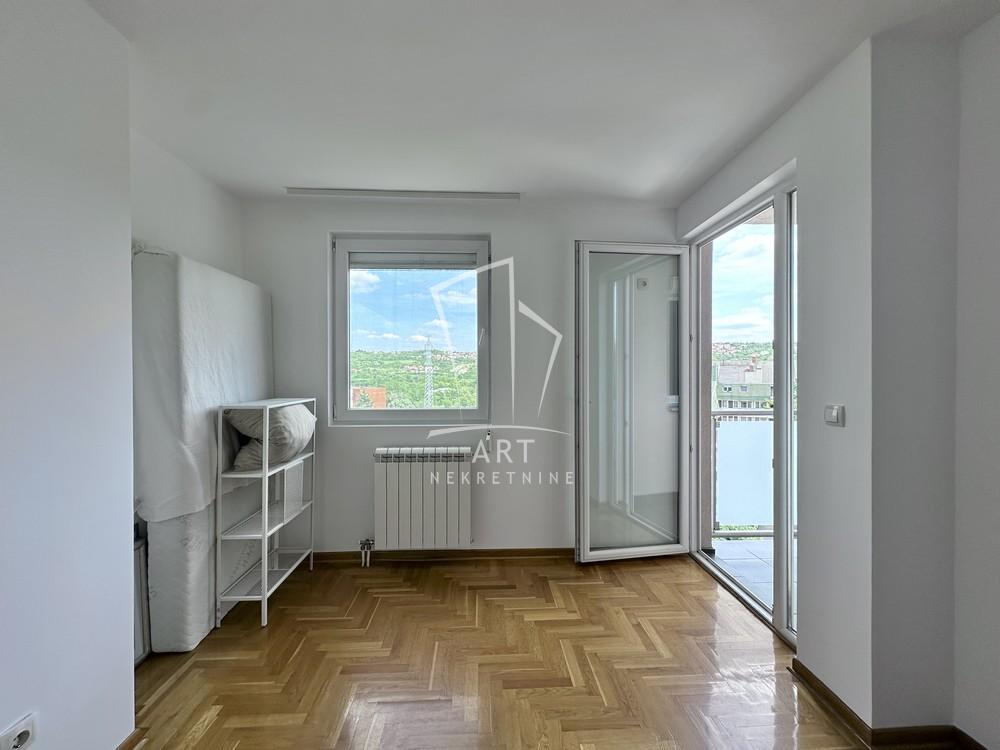 Stan na prodaju u Beogradu, Kumodraž, trosoban, 71m2, cena 220000 evra