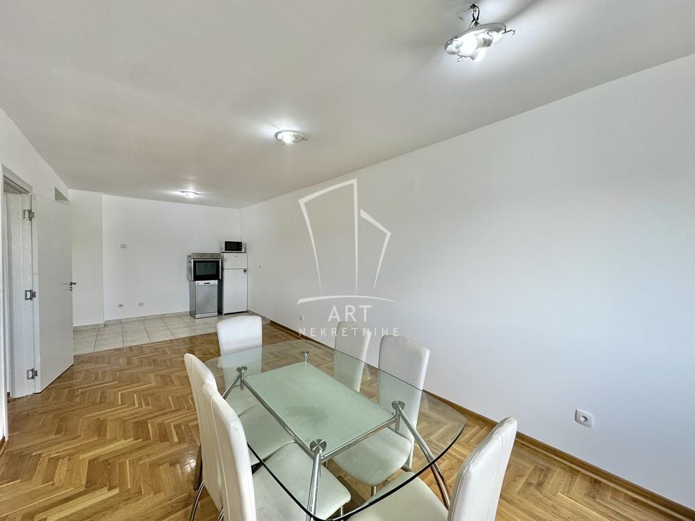 Stan na prodaju u Beogradu, Kumodraž, trosoban, 71m2, cena 220000 evra