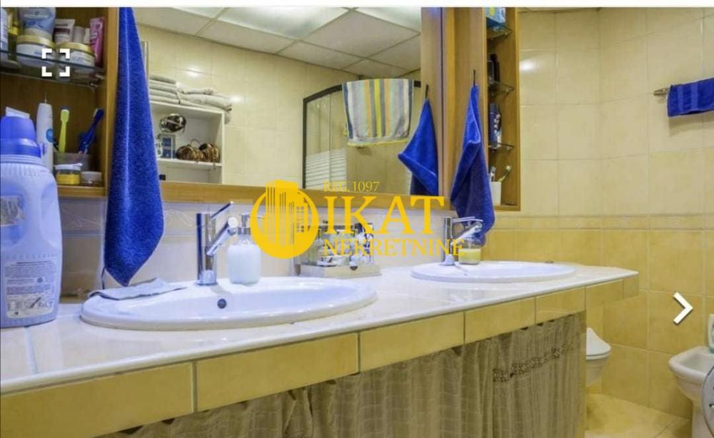 Stan na prodaju u Beogradu, Zemun, 137m2, cena 320000 evra