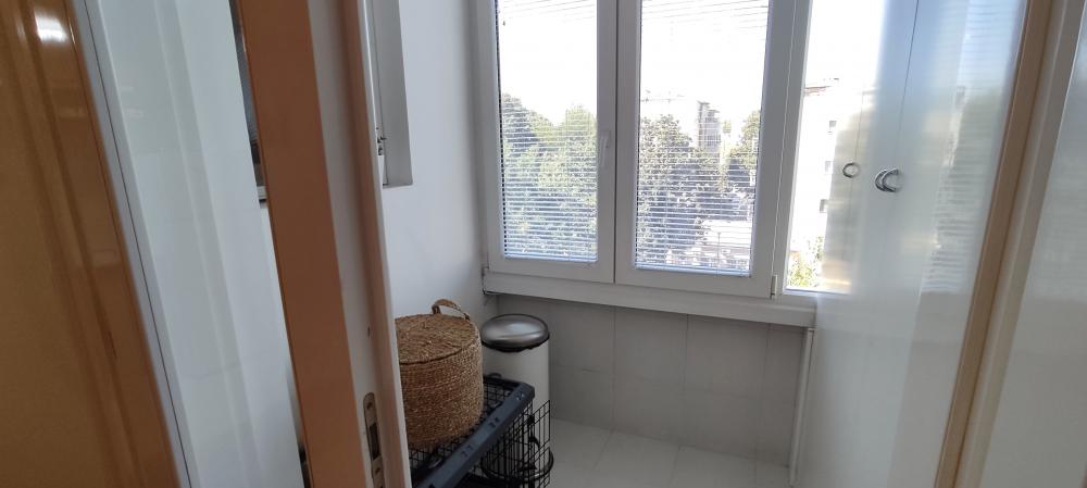 Stan na prodaju u Beogradu, Zemun, trosoban, 68m2, cena 179000 evra