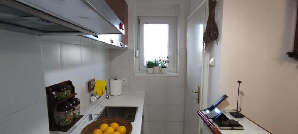 Stan na prodaju u Beogradu, Zemun, trosoban, 68m2, cena 179000 evra