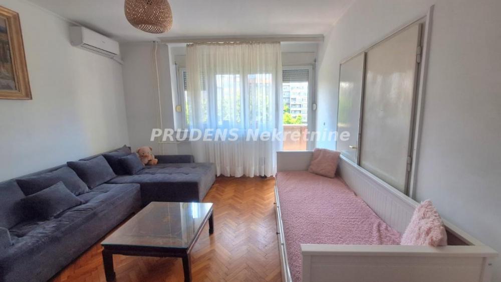 Stan na prodaju u Beogradu, Stari grad, dvosoban, 66m2, cena 380000 evra