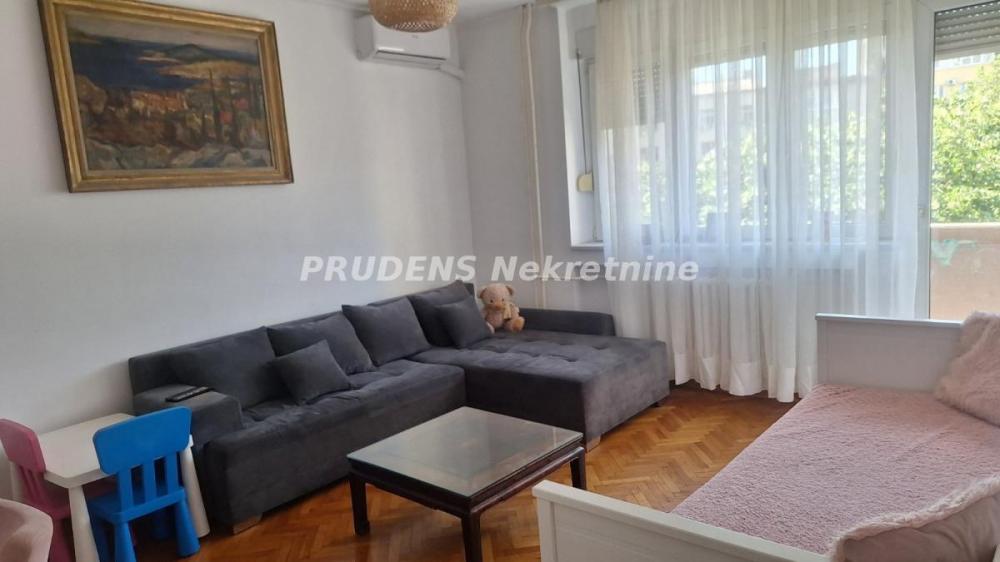 Stan na prodaju u Beogradu, Obilićev venac, dvosoban, 66m2, cena 395000 evra