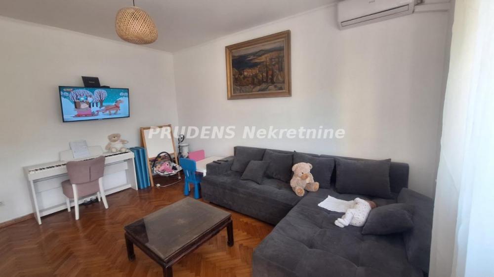 Stan na prodaju u Beogradu, Obilićev venac, dvosoban, 66m2, cena 395000 evra