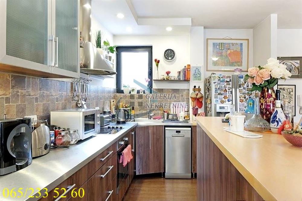 Stan na prodaju u Beogradu, Vračar, dvoiposoban, 101m2, cena 319000 evra
