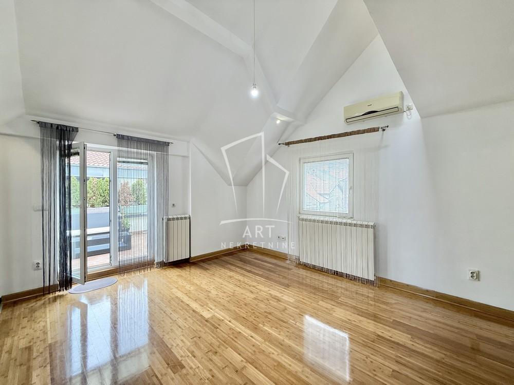 Stan na prodaju u Beogradu, Vračar (Hram), trosoban, 86m2, cena 292000 evra