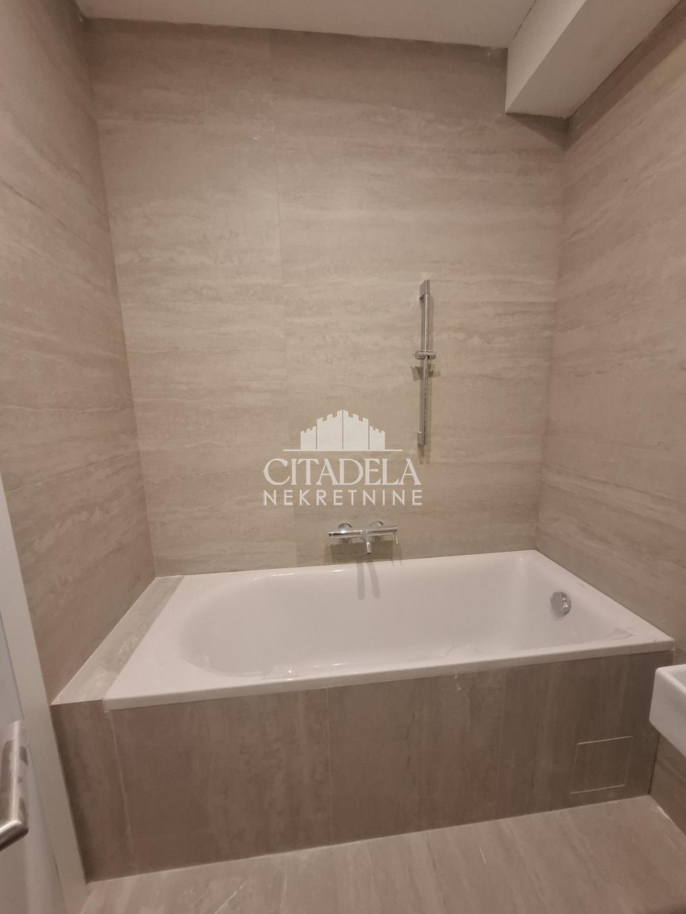 Stan na prodaju u Beogradu, Banovo brdo, cetvorosoban, 175m2, cena 523800 evra