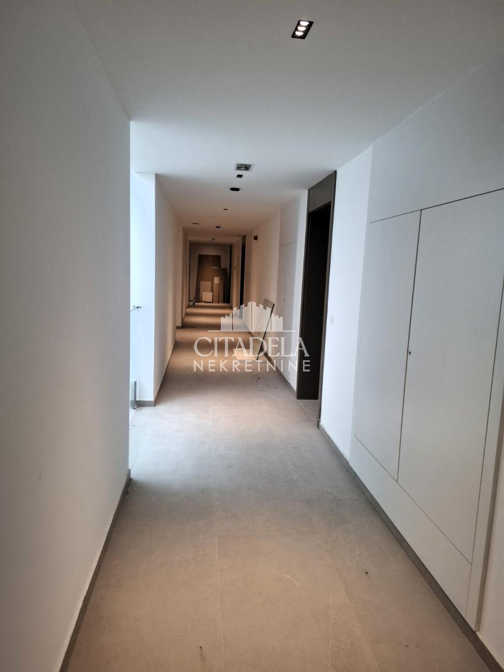 Stan na prodaju u Beogradu, Banovo brdo, cetvorosoban, 113m2, cena 340560 evra