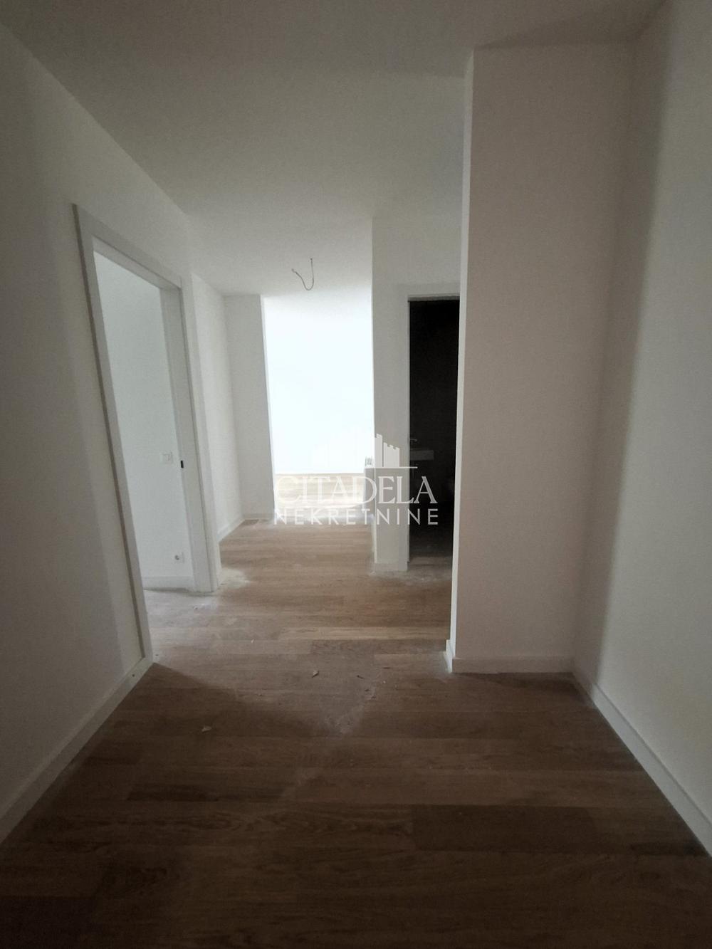 Stan na prodaju u Beogradu, Banovo brdo, cetvorosoban, 113m2, cena 340560 evra