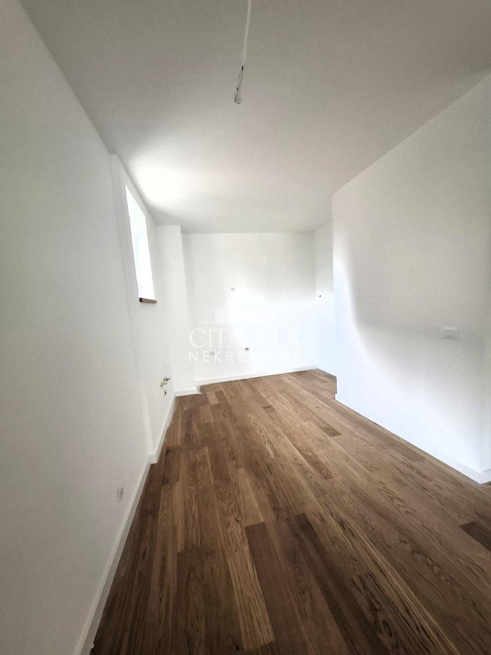 Stan na prodaju u Beogradu, Banovo brdo, cetvorosoban, 113m2, cena 340560 evra