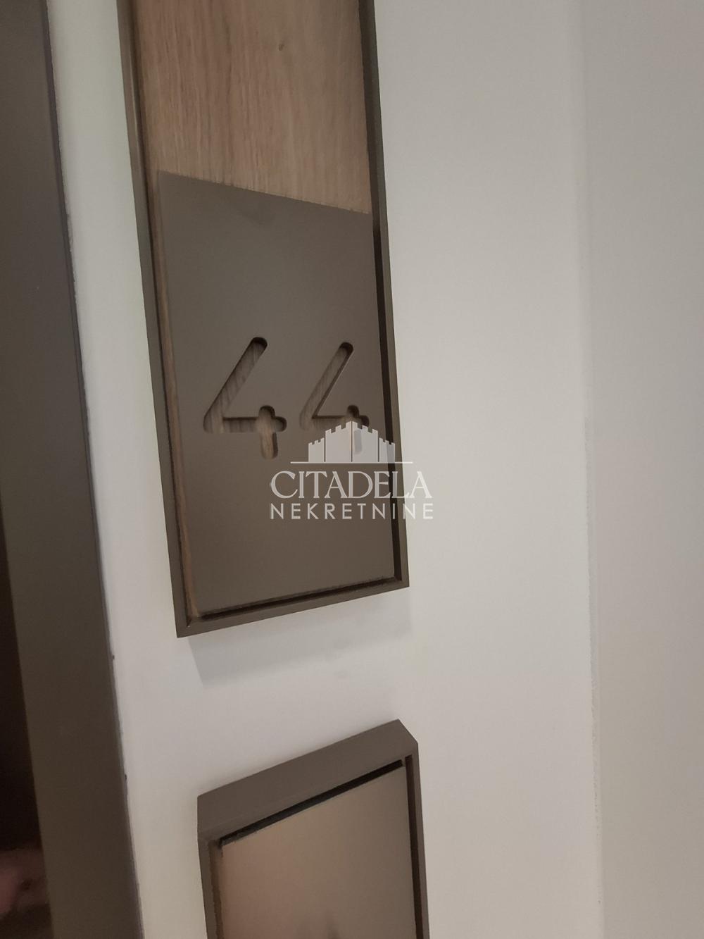 Stan na prodaju u Beogradu, Banovo brdo, cetvorosoban, 143m2, cena 550000 evra