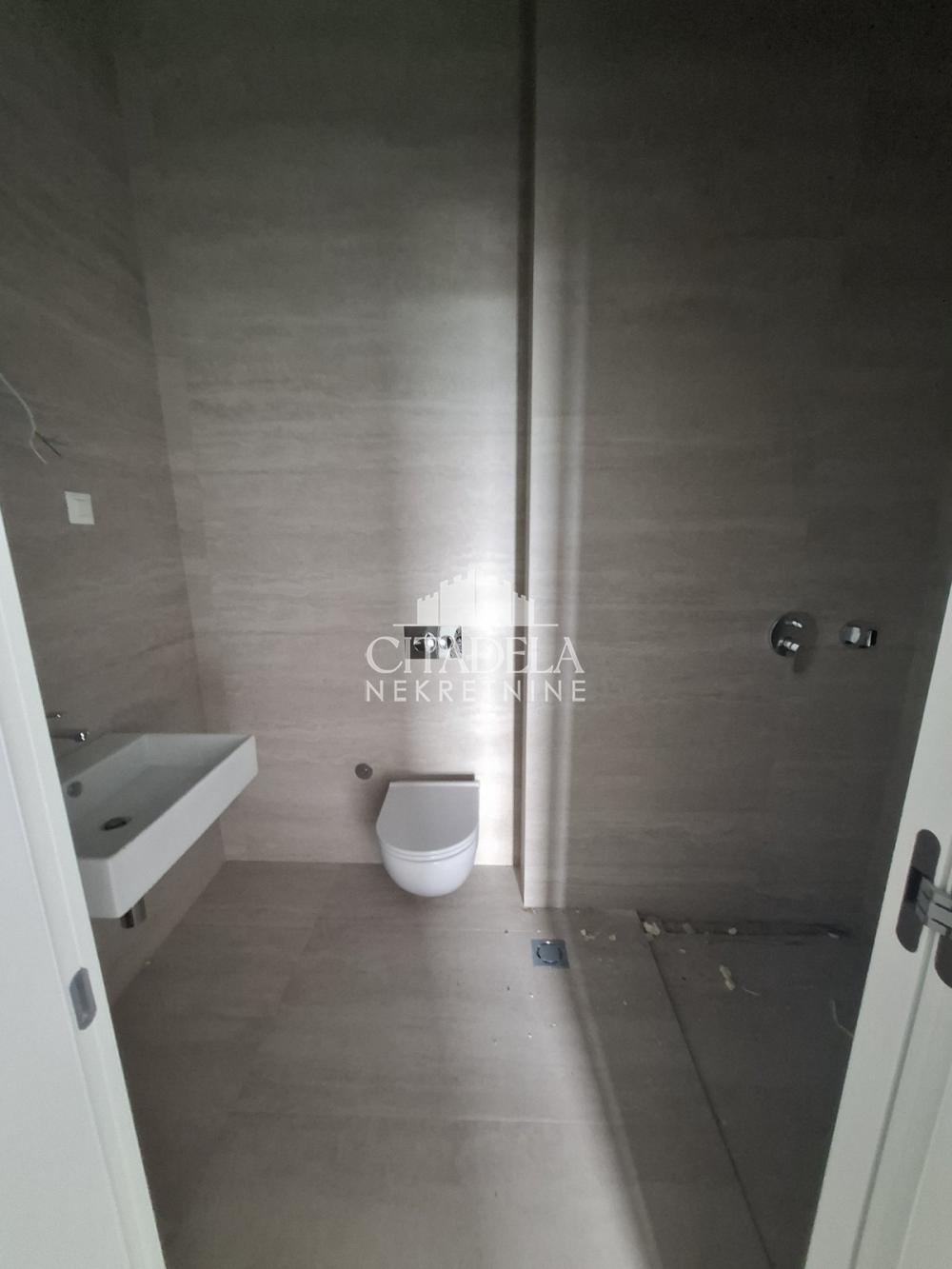 Stan na prodaju u Beogradu, Banovo brdo, cetvorosoban, 143m2, cena 550000 evra