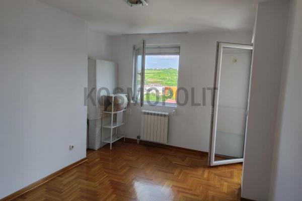 Stan na prodaju u Beogradu, Voždovac, trosoban, 72m2, cena 220000 evra