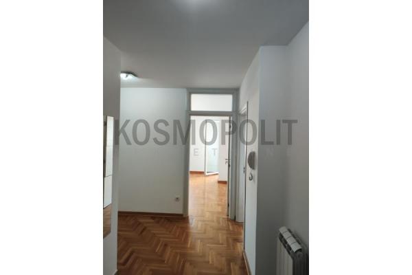 Stan na prodaju u Beogradu, Voždovac, trosoban, 72m2, cena 220000 evra