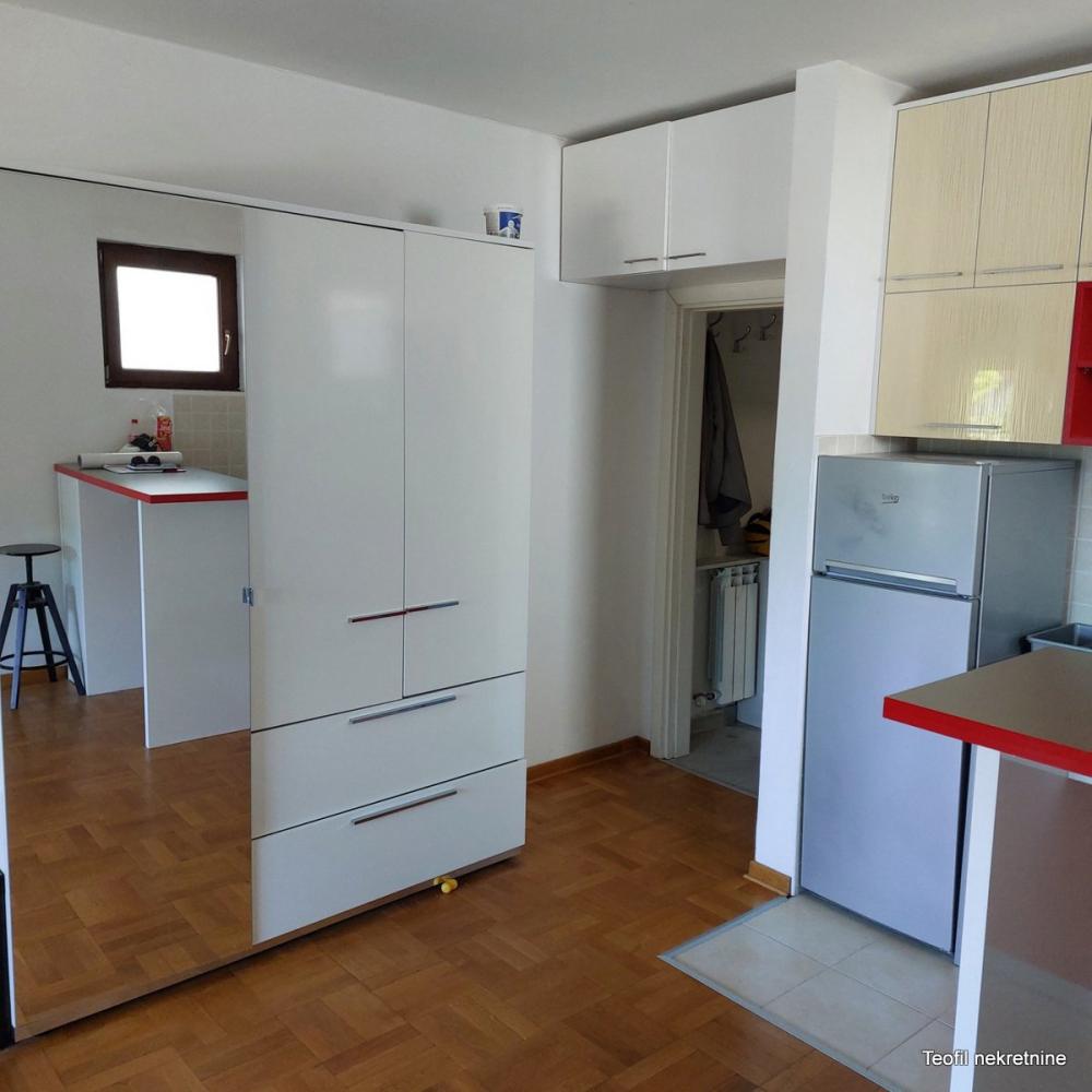 Stan na prodaju u Beogradu, Zemun, jednosoban, 32m2, cena 108000 evra