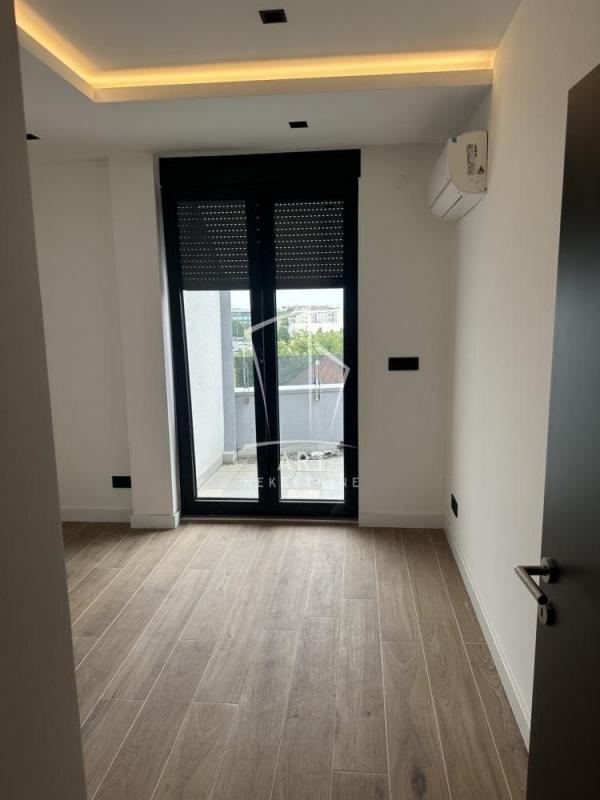 Stan na prodaju u Beogradu, Zemun, cetvorosoban, 161m2, cena 325000 evra