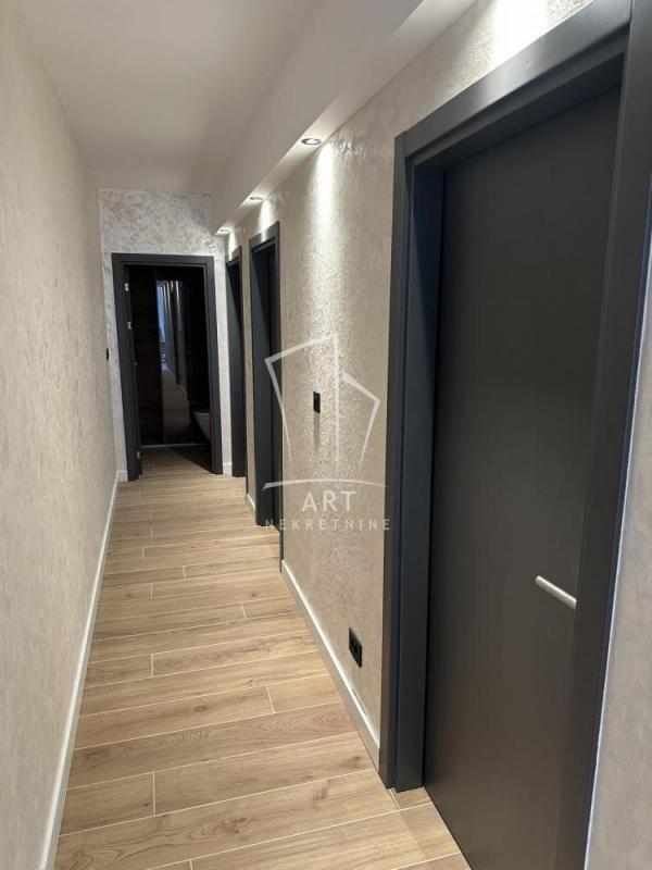Stan na prodaju u Beogradu, Zemun, cetvorosoban, 161m2, cena 325000 evra
