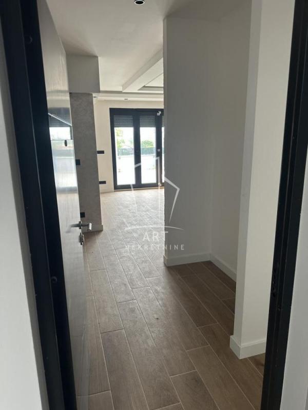 Stan na prodaju u Beogradu, Zemun, cetvorosoban, 161m2, cena 325000 evra
