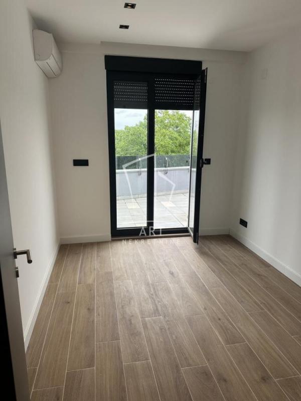 Stan na prodaju u Beogradu, Zemun, cetvorosoban, 161m2, cena 325000 evra