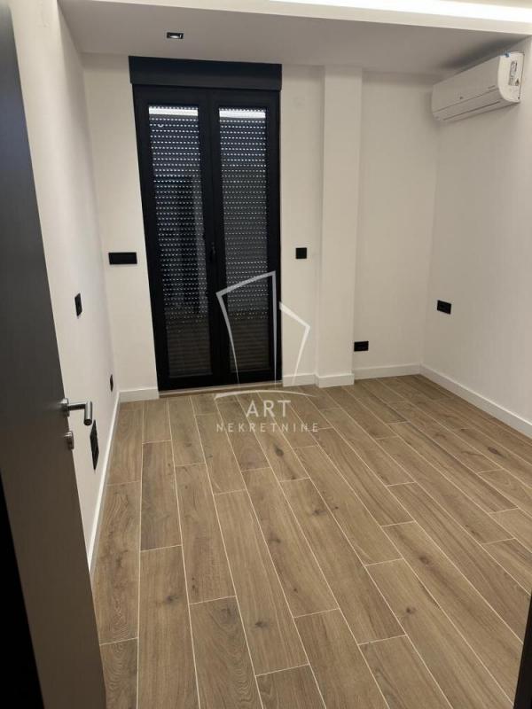 Stan na prodaju u Beogradu, Zemun, cetvorosoban, 161m2, cena 325000 evra