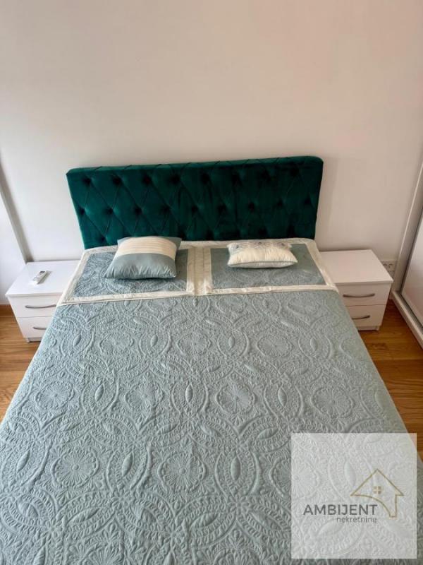 Stan na prodaju u Beogradu, Tošin bunar, trosoban, 69m2, cena 299000 evra