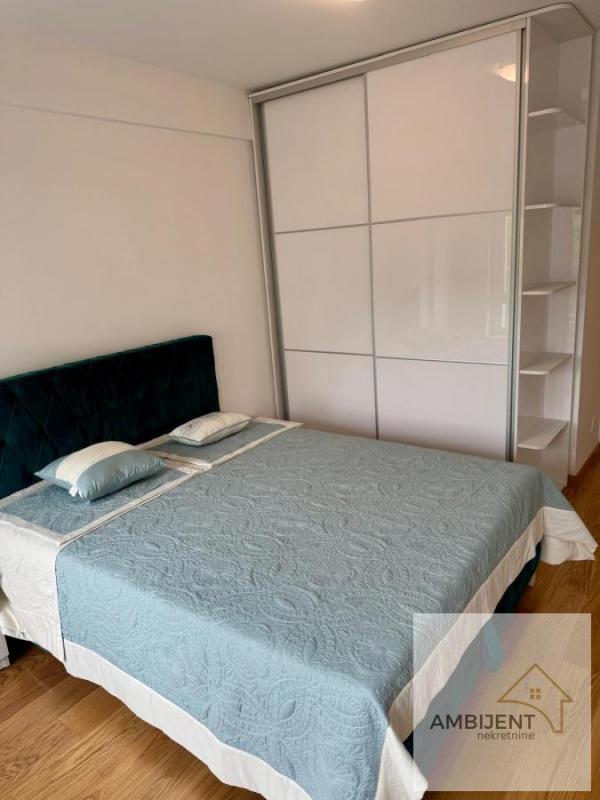 Stan na prodaju u Beogradu, Tošin bunar, trosoban, 69m2, cena 299000 evra