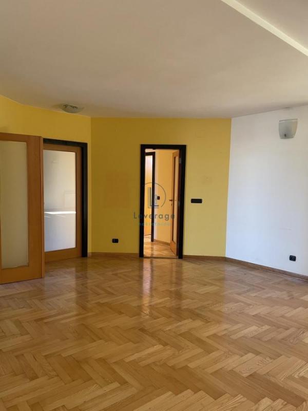 Stan na prodaju u Beogradu, Kalenić pijaca, 207m2, cena 770000 evra