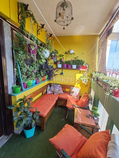 Stan na prodaju u Beogradu, Zemun, dvoiposoban, 72m2, cena 169000 evra