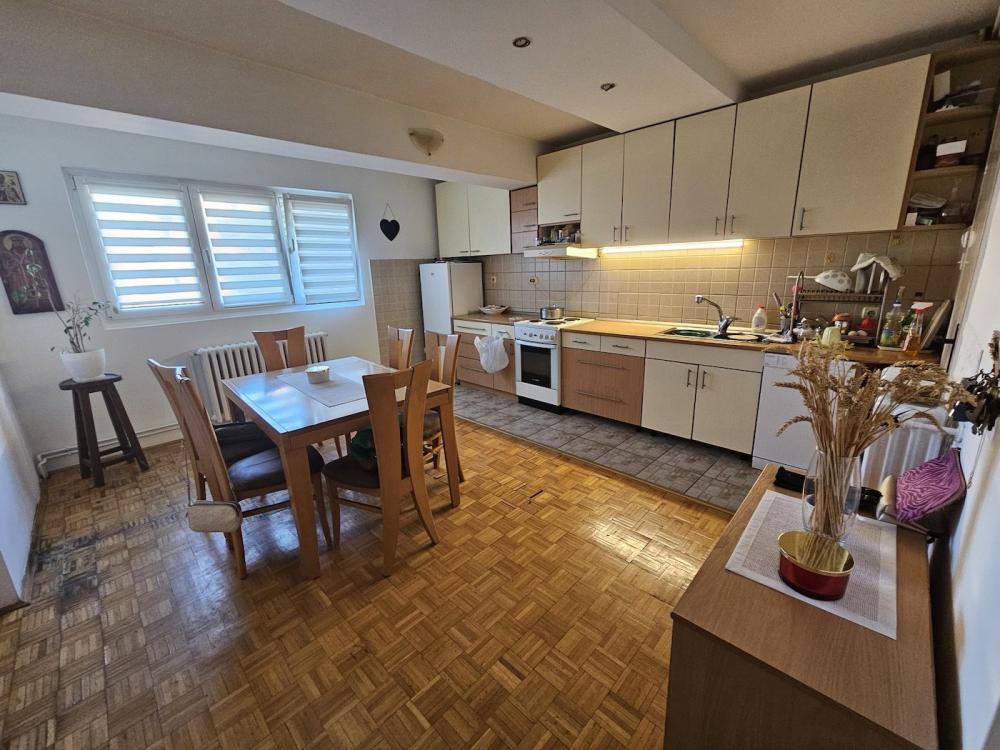 Stan na prodaju u Beogradu, Batajnica, trosoban, 85m2, cena 161000 evra