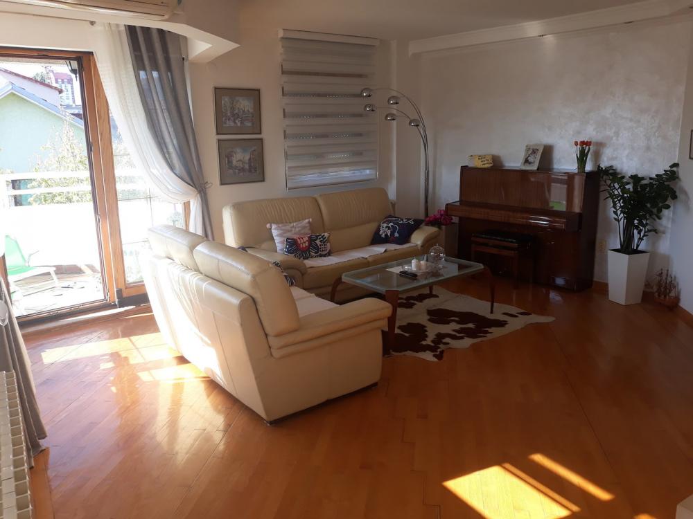 Stan na prodaju u Beogradu, Zemun centar, 160m2, cena 390000 evra