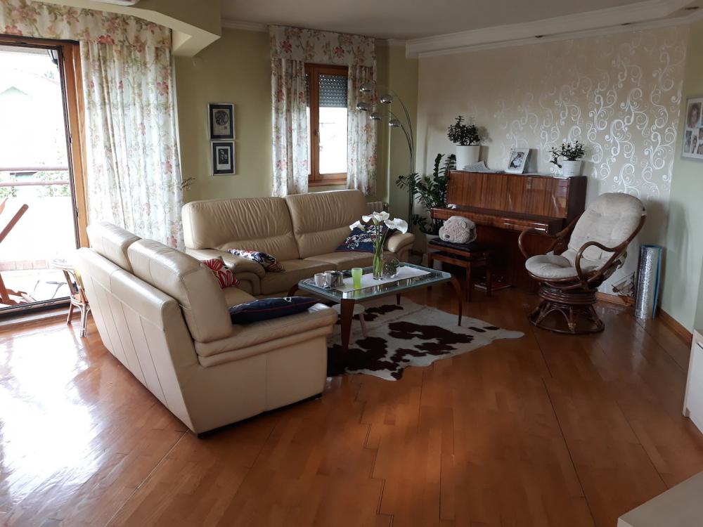 Stan na prodaju u Beogradu, Zemun centar, 160m2, cena 390000 evra