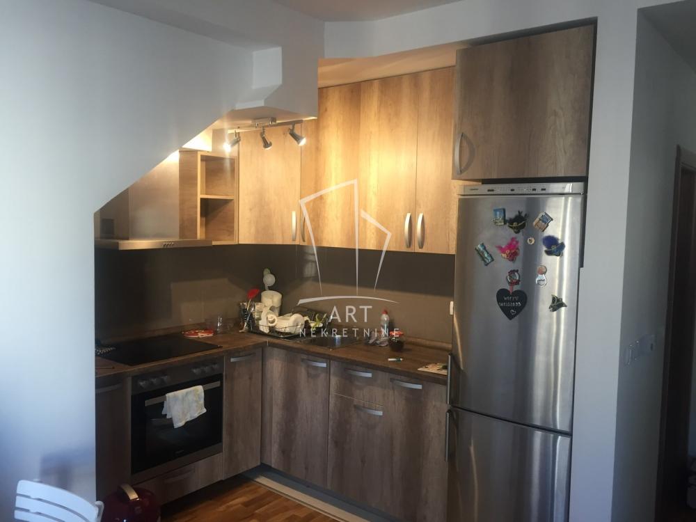 Stan na prodaju u Beogradu, Zvezdara, cetvorosoban, 95m2, cena 165000 evra