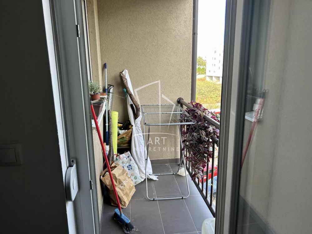 Stan na prodaju u Beogradu, Zvezdara, cetvorosoban, 95m2, cena 165000 evra