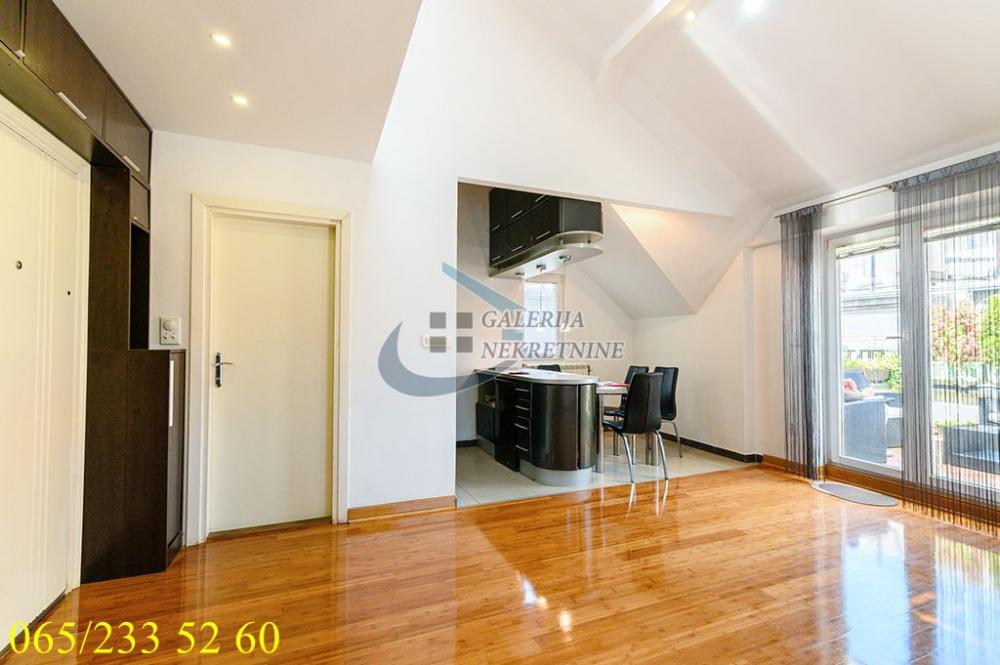 Stan na prodaju u Beogradu, Vračar (Hram), trosoban, 86m2, cena 292000 evra