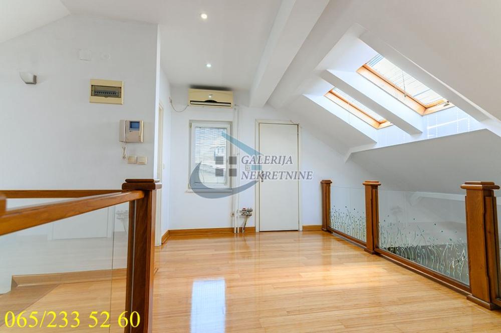 Stan na prodaju u Beogradu, Vračar (Hram), trosoban, 86m2, cena 292000 evra