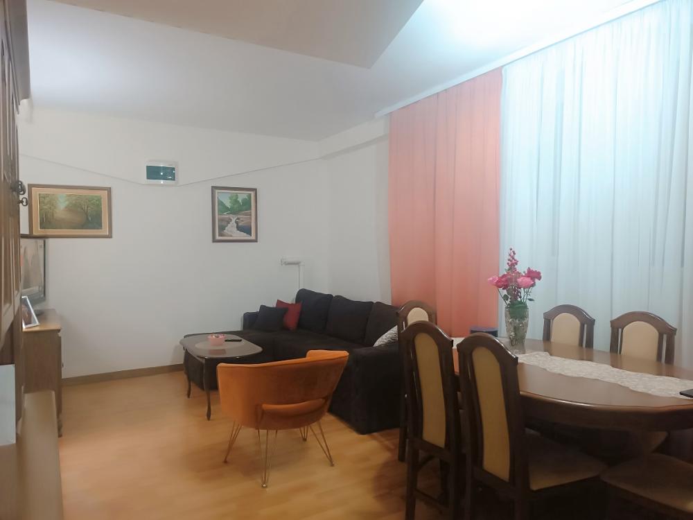 Stan na prodaju u Beogradu, Novi Beograd blok 19 (Sava centar), troiposoban, 73m2, cena 200000 evra