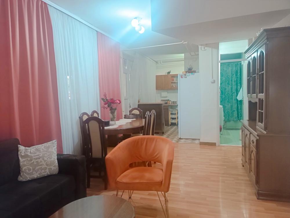 Stan na prodaju u Beogradu, Novi Beograd blok 19 (Sava centar), troiposoban, 73m2, cena 200000 evra