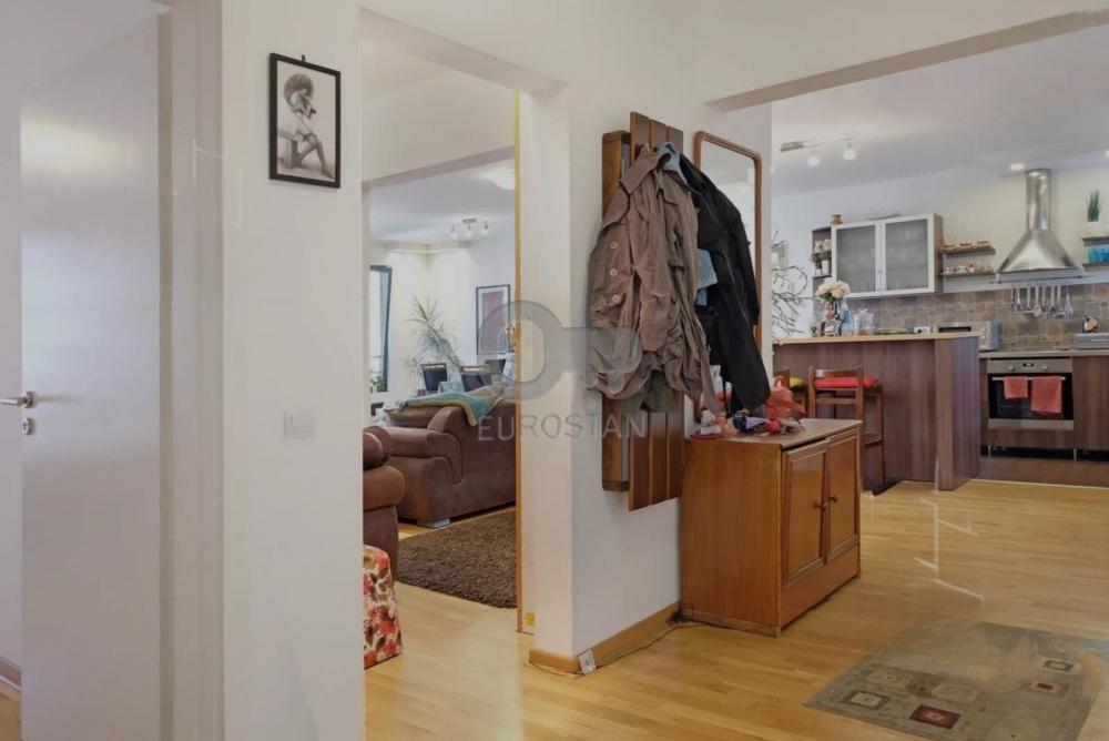 Stan na prodaju u Beogradu, Vračar, trosoban, 101m2, cena 319000 evra