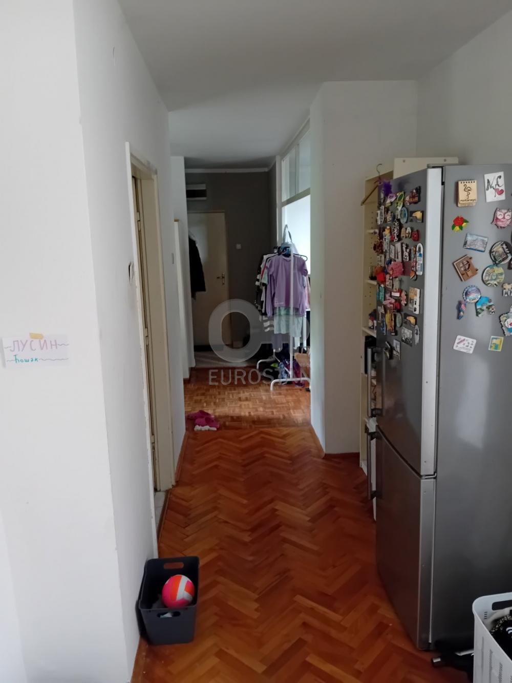 Stan na prodaju u Beogradu, Labudovo brdo, trosoban, 60m2, cena 135000 evra