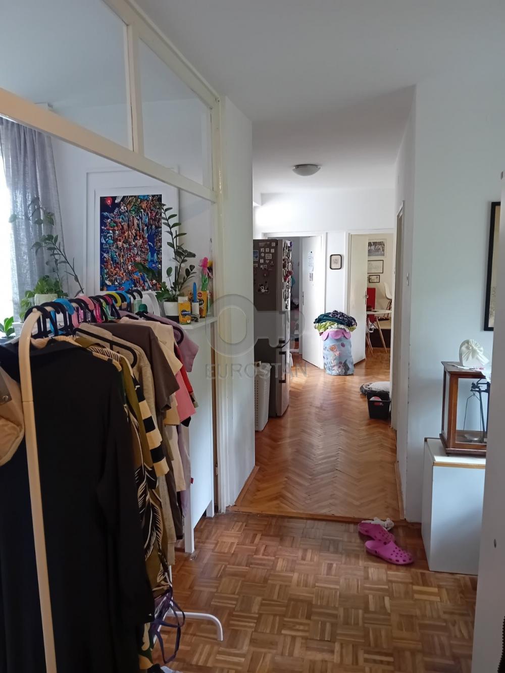 Stan na prodaju u Beogradu, Labudovo brdo, trosoban, 60m2, cena 135000 evra