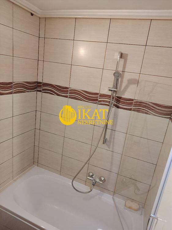 Stan na prodaju u Beogradu, Novi Beograd, trosoban, 73m2, cena 243000 evra