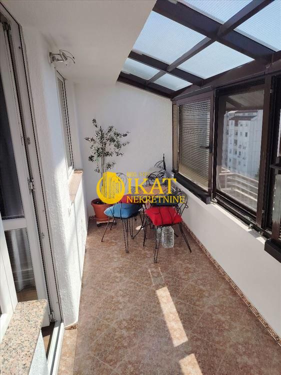 Stan na prodaju u Beogradu, Novi Beograd, trosoban, 73m2, cena 243000 evra