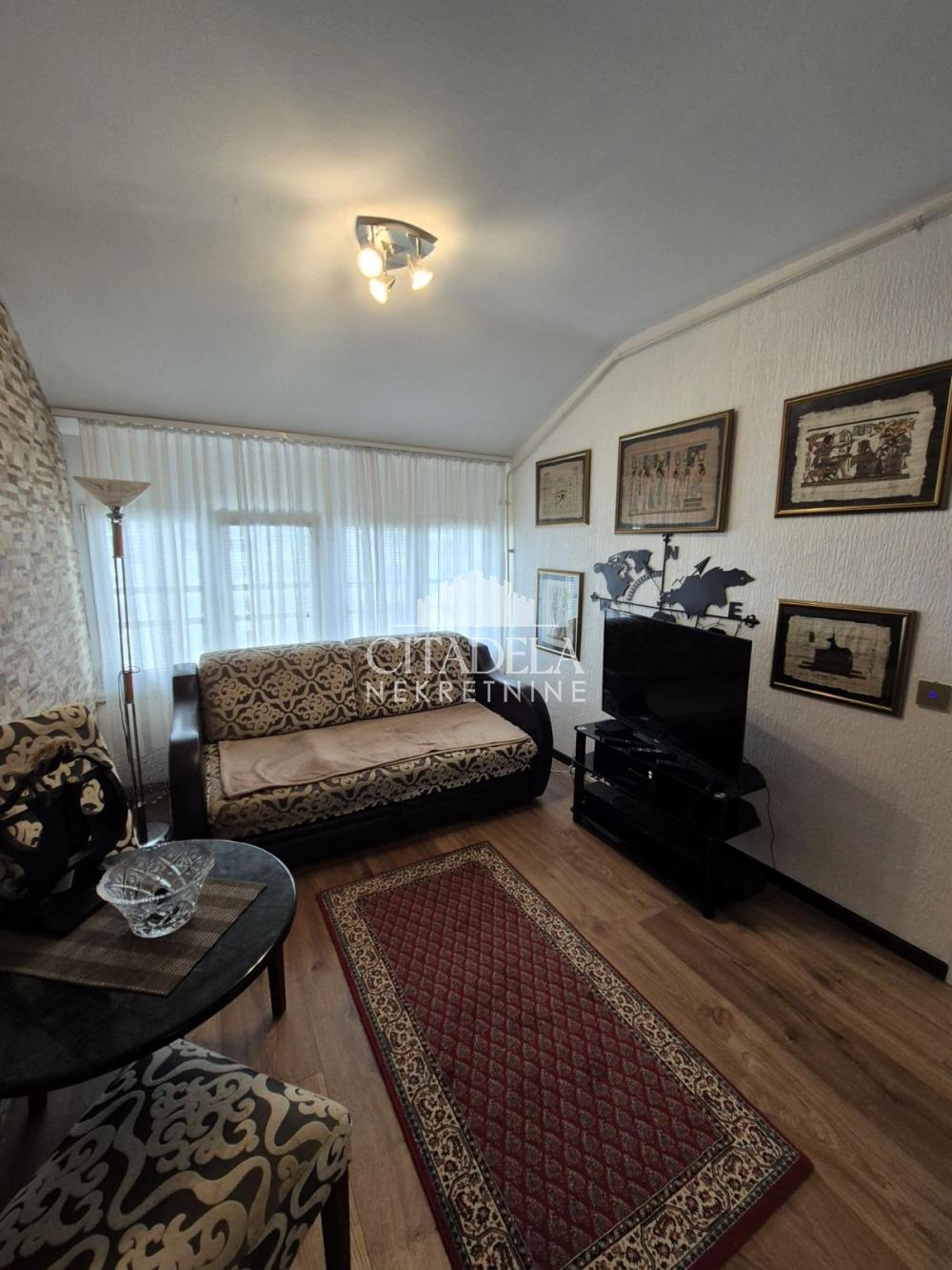 Stan na prodaju u Beogradu, Novi Beograd, trosoban, 73m2, cena 243000 evra