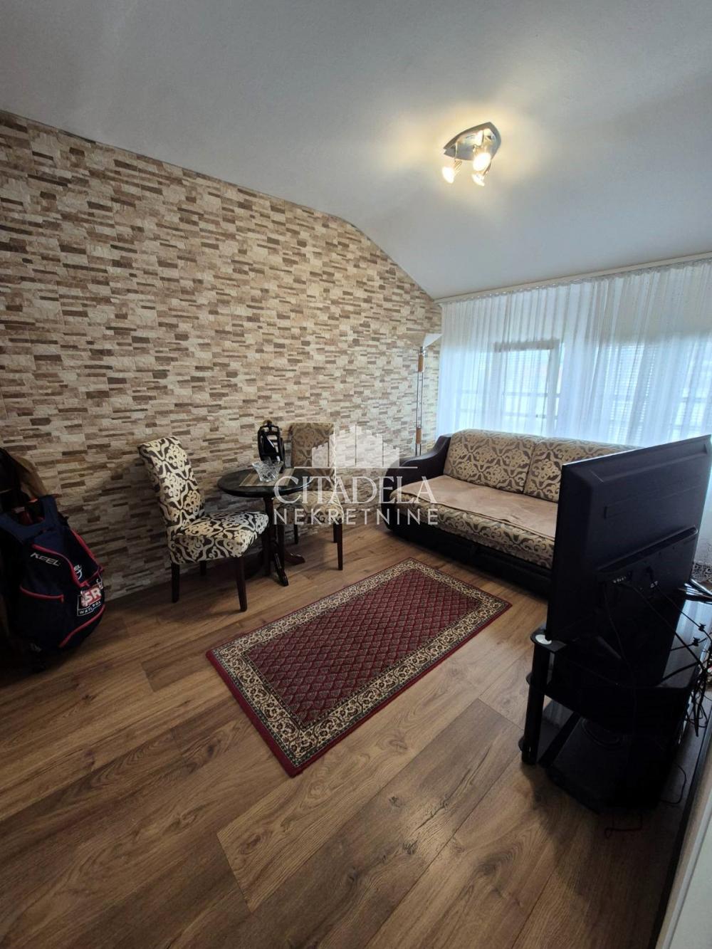 Stan na prodaju u Beogradu, Novi Beograd, trosoban, 73m2, cena 243000 evra
