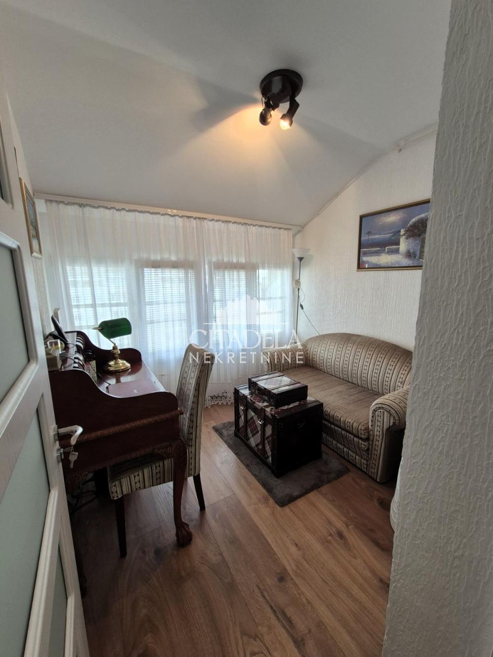 Stan na prodaju u Beogradu, Novi Beograd, trosoban, 73m2, cena 243000 evra