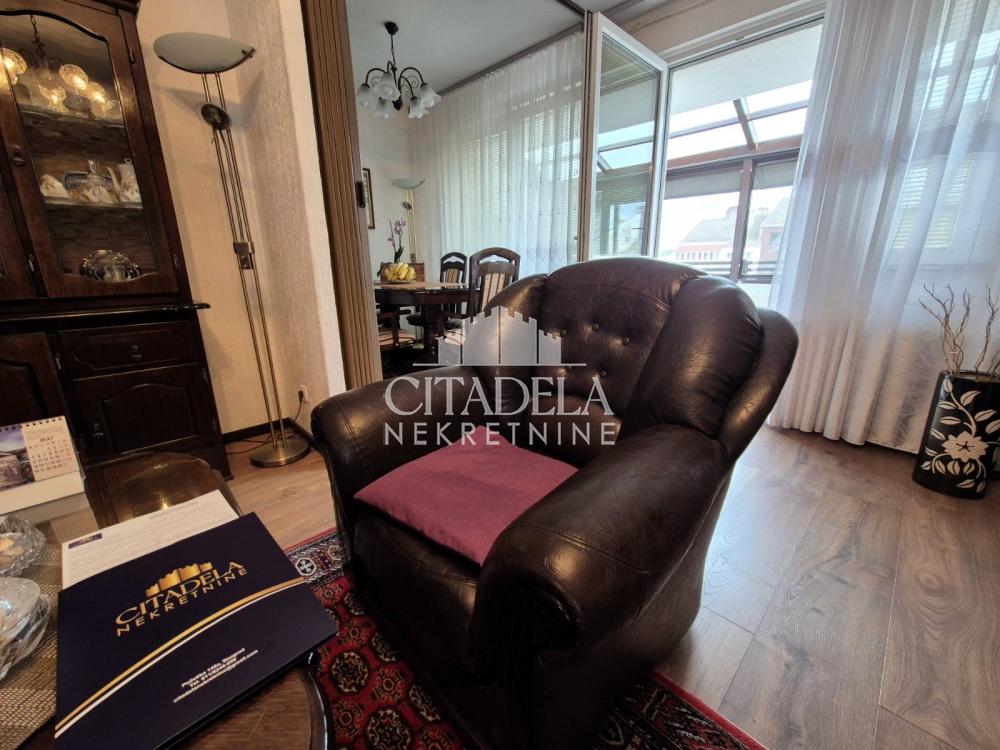 Stan na prodaju u Beogradu, Novi Beograd, trosoban, 73m2, cena 243000 evra
